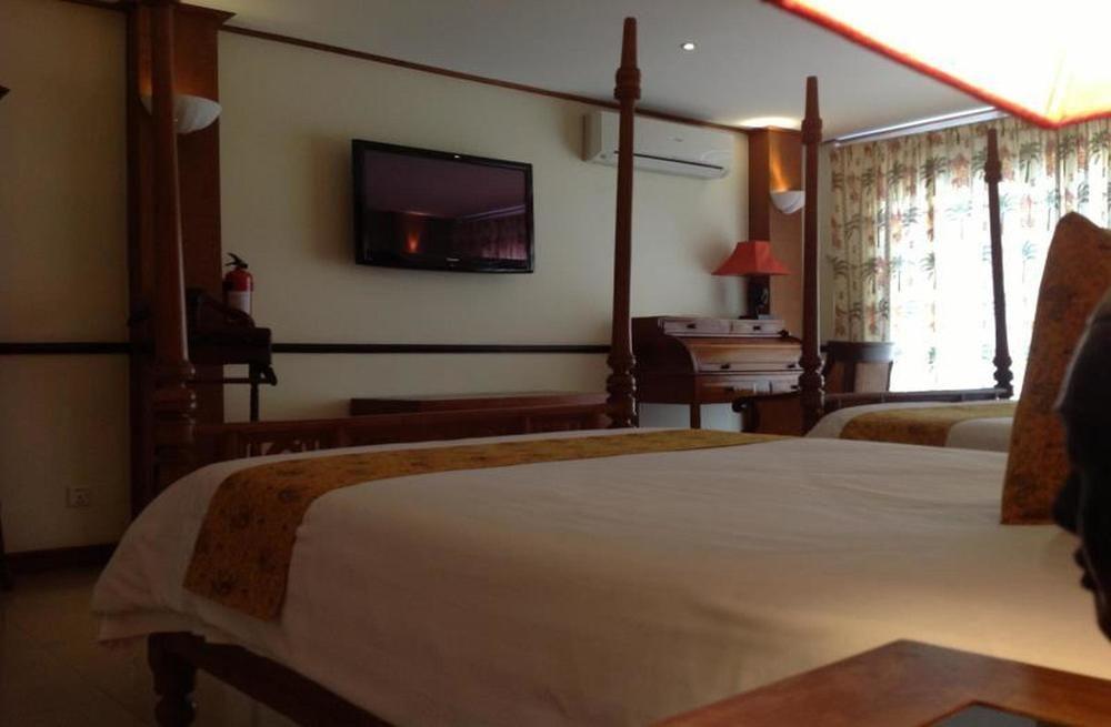 Bougainvillier Hotel Phnom Penh Exterior photo