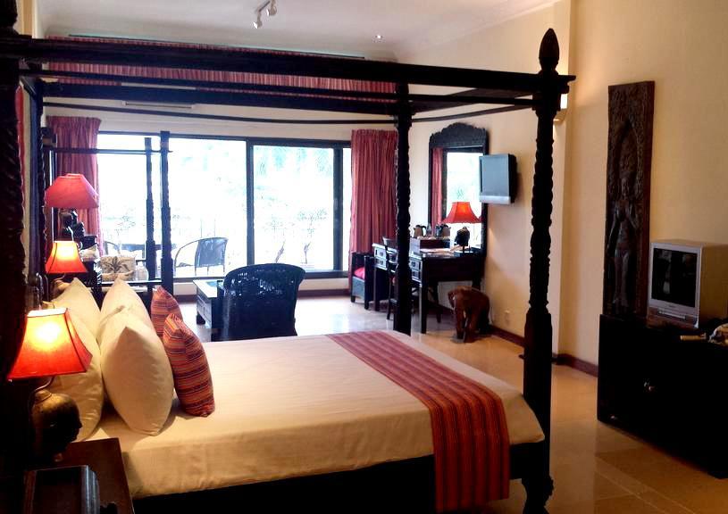 Bougainvillier Hotel Phnom Penh Exterior photo
